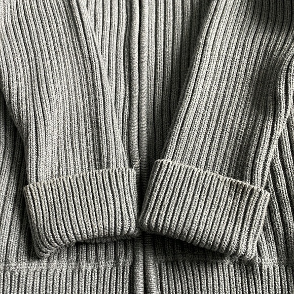 H & M Sweater - Picture 3 of 14